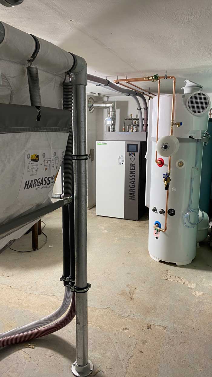 Automatischer Pelletbrenner mit moderner Steuertechnik zur effizienten Wärmeproduktion